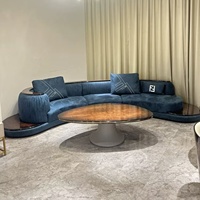 Ensemble de canapés Chesterfield incurvés de luxe léger italien, multi-personnes, pour salon de villa, en bois massif, avec table basse en tissu et rembourrage en éponge