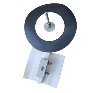 Système de montage de panneaux solaires sur toitures plates en membranes PVC TPO commerciales et industrielles avec attaches en aluminium - Product Image 1