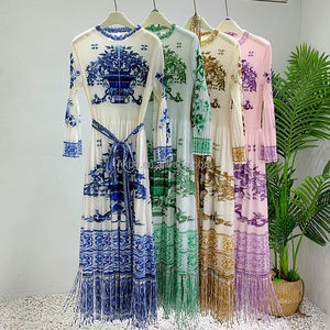 Robe maxi plissée Miyake pour femmes, dernière collection 2025, imprimé bleu et blanc porcelaine, lavable, taille naturelle, coupe trapèze, franges, grande taille, vente en gros - Product Image 6