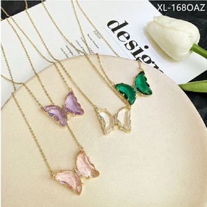 Kalung Liontin Kupu-kupu Manis Kristal Bening Warna Ungu Pink 4 Pilihan Warna, Perhiasan Cantik untuk Wanita, Hadiah Fashionable - Product Image 3