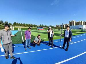 Voies de course préfabriquées en caoutchouc hautement élastiques approuvées INOLP Revêtement de sol sportif de haute qualité pour piste de course de 400 mètres - Product Image 2