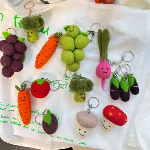 Fait à la main plante légumes jouets en peluche raisins tomate aubergine Sewant champignons betterave brocoli peluche feutre jouet doux porte-clés cadeau - Product Image 1