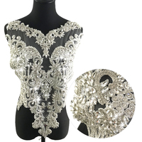 W017 Corsage de mariée en strass Applique Broderie Tissu perlé Saris Fête Wear Broderie de mariage