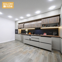 Mobili da Cucina Moderni Minimalisti Bianchi Senza Maniglie con Finitura Effetto Legno, Chiusura Ammortizzata, Cucina Modulare Personalizzata
