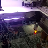 Fabrication d'une nouvelle machine de distribution d'adhésif thermofusible PUR avec composant de noyau de roulement pour le collage de sous-vêtements et de soutiens-gorge sans couture