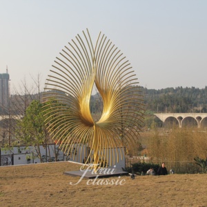 Sculpture en tube d'acier inoxydable doré sur mesure, grande œuvre d'art abstraite pour la décoration paysagère extérieure - Product Image 4
