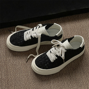 รองเท้าผ้าใบแฟชั่นคู่รัก ดีไซน์ใหม่ประจำฤดูร้อนปี 2026 ทำมือถักนิตติ้ง พื้นหนา ระบายอากาศได้ดี ใส่สบาย เหมาะกับทุกโอกาส - Product Image 2