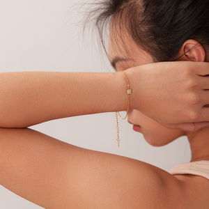 <span class=keywords><strong>Bracciale</strong></span> da Donna con Ciondolo Quadrato in Acciaio Inossidabile Placcato <span class=keywords><strong>Oro</strong></span> 18K e Zirconia Cubica, Catena <span class=keywords><strong>Sottile</strong></span> - Product Image 6