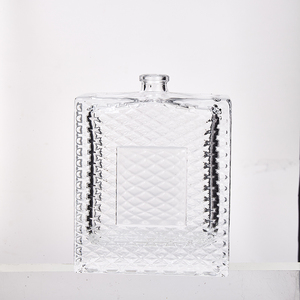 Flacon de parfum en verre carré transparent de 50 ml et 100 ml, avec boîte cadeau personnalisée et couvercle en bois pour diffuseur, vente en gros - Product Image 1