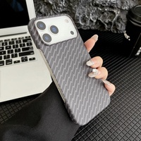 Coque de téléphone en carbone brasé créative antichute demi-coque rigide pour iPhone 17 Pro Max 16 15 14 13 12