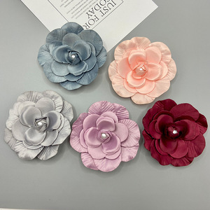 Broche Fleur de Camélia en Tissu Faite à la Main pour Femme, Usage Quotidien, Centre en Perle, Accessoire Floral 3D - Product Image 4