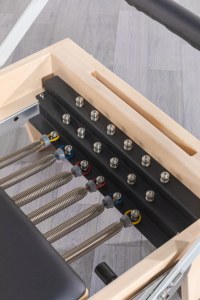 Nuovo Tipo di Macchina Professionale per Studio di Yoga, Reformer Pilates in Legno d'Acero con Logo Personalizzato - Product Image 5