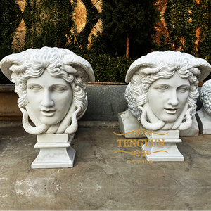<span class=keywords><strong>Statua</strong></span> Busto di Medusa con <span class=keywords><strong>Testa</strong></span> Staccata in Marmo Naturale Scolpita a Mano in Vendita - Product Image 2