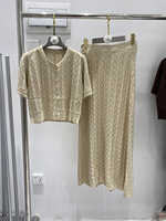 Nouvel ensemble de luxe en maille pour femme, style modeste, collection Printemps 2026, avec perles en strass, col rond, décontracté, 2 pièces : pull et jupe midi