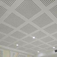 Plaque de plâtre perforée 1200x2400mm pour plafond et cloisons sèches pour bureau, hôtel, école, bâtiment municipal, salle de réunion