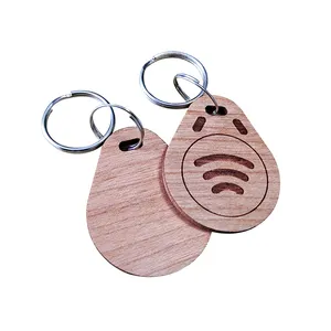 Gantungan kunci pintar kayu cangkang kelapa RFID Keyfob kayu NFC kualitas tinggi kustom pabrik