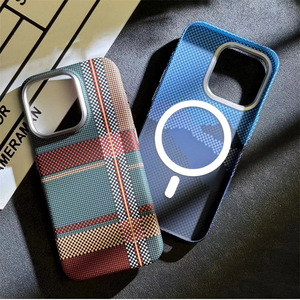 Venta al por mayor de negocios de alta calidad de <span class=keywords><strong>fibra</strong></span> de carbono magnética PC duro móvil funda protectora para teléfono para iPhone 15 16 pro Max casos - Product Image 1