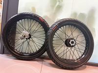 Kit de roue et pneu Supermoto 17 pouces en aluminium CNC argenté pour mise à niveau de moto électrique Sur Ron Light Bee Ultra Bee