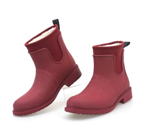 <span class=keywords><strong>Bottes</strong></span> de pluie pour femmes YL3587, de haute qualité, tendance, rouges, mi-<span class=keywords><strong>mollet</strong></span>, en caoutchouc thermique, résistantes à l'eau - Product Image 3