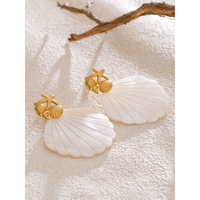 JINYOU 2371 Boucles d'oreilles style océan nature de haute qualité en acier inoxydable étanche Grandes boucles d'oreilles pendantes en coquillage blanc