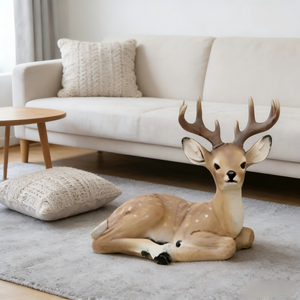 تمثال غزال لطيف من الراتنج بوضعية مستلقية مع قرون - Product Image 2