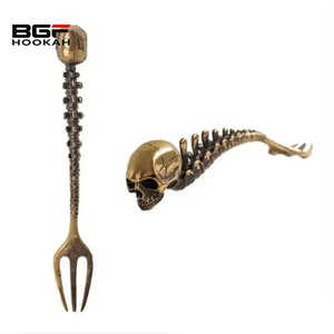 China Factory Skull Spine Design Ma klaud <span class=keywords><strong>Styx</strong></span> Hookah Fork Narguile Shisha Charcoal Tong Hookah Accesorios - Product Image 1