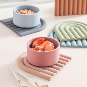 Vente en gros de tapis isolants antidérapants pour cuisine, style moderne, résistant à la chaleur, en silicone, support pour casserole, vaisselle, dessous de plat, sous-verre - Product Image 4