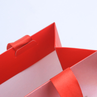 Sacs en papier personnalisés avec impression de logo, en matériaux recyclés et design portable, pour cadeaux publicitaires de boutiques de vêtements haut de gamme
