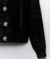 KD fabrication de tricot personnalisé OEM ODM à manches longues en strass floral bouton de cristal tricots en fausse fourrure femmes Cardigan pull