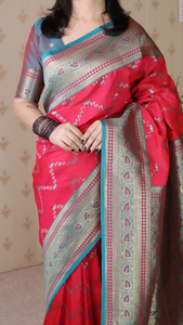 Encantador Sari Banarasi de seda suave rosa con elegante zigzag Meenakari Zari tejido perfecto para bodas celebraciones festivas - Product Image 2