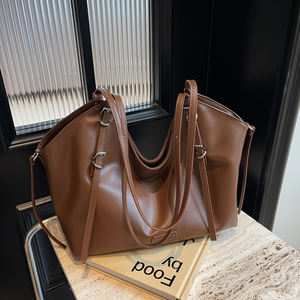 Meilleure Vente en Gros Sacs Fourre-Tout Tendance Personnalisés en PU pour Femme avec Chaînes à Bandoulière Unique - Nouveau Design de Sacs à Main pour Femme - Product Image 6