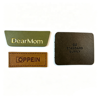 Patch en cuir PU à perforations avec logo personnalisé en relief, en gros, pour l'étiquetage des bonnets et des sacs fourre-tout en toile