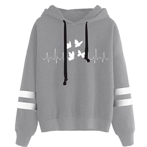 เสื้อฮู้ดผู้หญิงสีเทา ลายหัวใจ ผ้าฝ้าย 100% ระบายอากาศได้ดี เป็นมิตรกับสิ่งแวดล้อม เหมาะสำหรับฤดูหนาว แขนยาว สไตล์ลำลอง สตรีทแวร์ ขายส่ง - Product Image 2