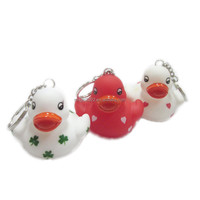 Canard mignon personnalisé porte-clés en plastique infirmière jaune PVC souple 3D animal petit canard porte-clés cadeau de boutique