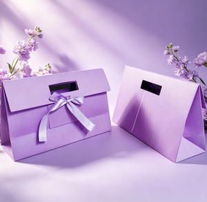 Bolsa de Papel Plegable Color Lavanda con Logotipo Personalizado, Lazo de Cinta, Asa Recortada y Tapa Abatible, Bolsa de Regalo para Ropa y Pequeños Obsequios - Product Image 6