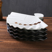 Assiette en céramique en forme d'éventail de 12 pouces, style japonais, plateau de service en porcelaine, assiette créative en forme d'éventail pour sushis, sashimi, dumplings, en-cas