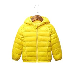 Veste d'hiver à capuche légère de conception de dessin animé pour les filles de 2 à 8 ans et les garçons Manteau de neige d'automne avec décoration de plumes - Product Image 4