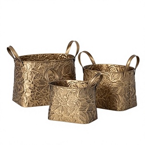 Macetas de metal estilo rústico, cubos con asas, diseño vintage tallado a mano, juegos de macetas para decoración del hogar - Product Image 1
