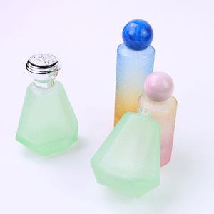 <span class=keywords><strong>2025</strong></span> thiết kế mới sang trọng thủy tinh kim cương hình dạng chai nước hoa mờ pha lê nứt kết cấu 30ml/50ml/100ml chai nước hoa - Product Image 3
