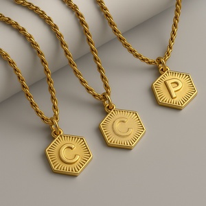 2024OUMI Jewelry Factory 26 Lettre <span class=keywords><strong>Plaque</strong></span> Pendentif Collier en acier inoxydable fileté plaqué or 18 carats - Product Image 1