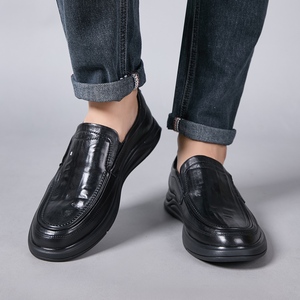 Nouvelles chaussures décontractées pour hommes en cuir souple noir, style britannique, polyvalentes et tendance - Product Image 5