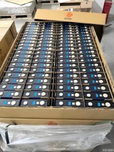 แบตเตอรี่ลิเธียมไอออนฟอสเฟต 3.2V 102Ah แบบแท่งปริซึม เกรดสำหรับเก็บพลังงาน แบตเตอรี่แบบชาร์จได้สำหรับรถกอล์ฟและรถบ้าน รับประกัน 10 ปี - Product Image 6