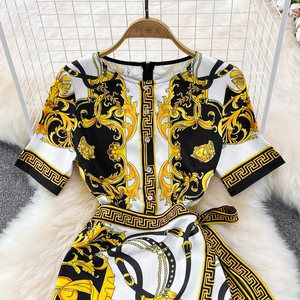 Sommerliches Rundhals-Kurzarmkleid mit Print und Asymmetrischer A-Linie - Product Image 2