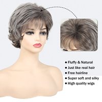 Vente en gros perruque courte synthétique bouclée naturelle perruques coupe lutin gris argent avec frange pour femmes