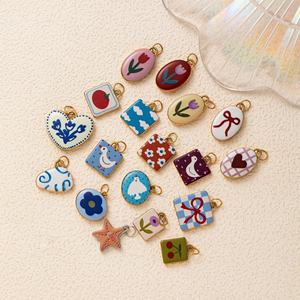 Ciondolo in Acciaio Inox Dipinto a Mano Stile Naif | Placcatura Oro PVD 18K | Impermeabile e Resistente per Creazione Gioielli - Product Image 2