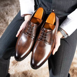 Chaussures d'affaires pour hommes en PU, de luxe, respirantes, à lacets, faites à la main, motif grain de bois, haute qualité, pour l'hiver - Product Image 1