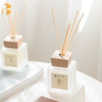 100ml 150ml Vente en gros de marque privée Diffuseur de roseaux de couleur givrée Couvercle en bambou Aroma Bouteille de diffuseur de roseaux de luxe