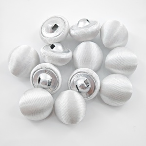 Botones de satén lavables ecológicos en oferta, botones redondos con base metálica y cubiertos de tela blanca para ropa y abrigos - Product Image 4