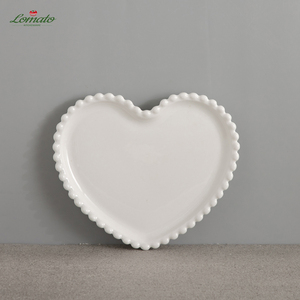 Assiettes en céramique à bord perlé en forme de cœur, plat en porcelaine blanche à bordure perlée, assiette à dessert pour mariage, vaisselle personnalisée pour restaurant - Product Image 4