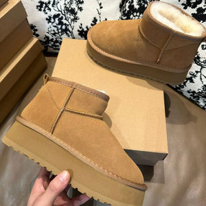 Nouvelles chaussures d'hiver 2026 à plateforme en caoutchouc, chaudes et confortables, en fourrure de mouton, style décontracté classique pour femme, idéales pour l'extérieur en automne et en hiver. - Product Image 1